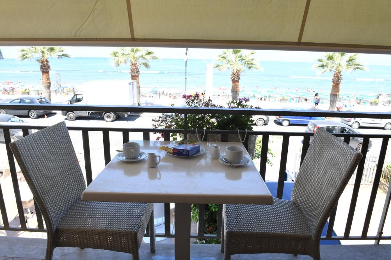 Monti Lungomare Bed & Breakfast